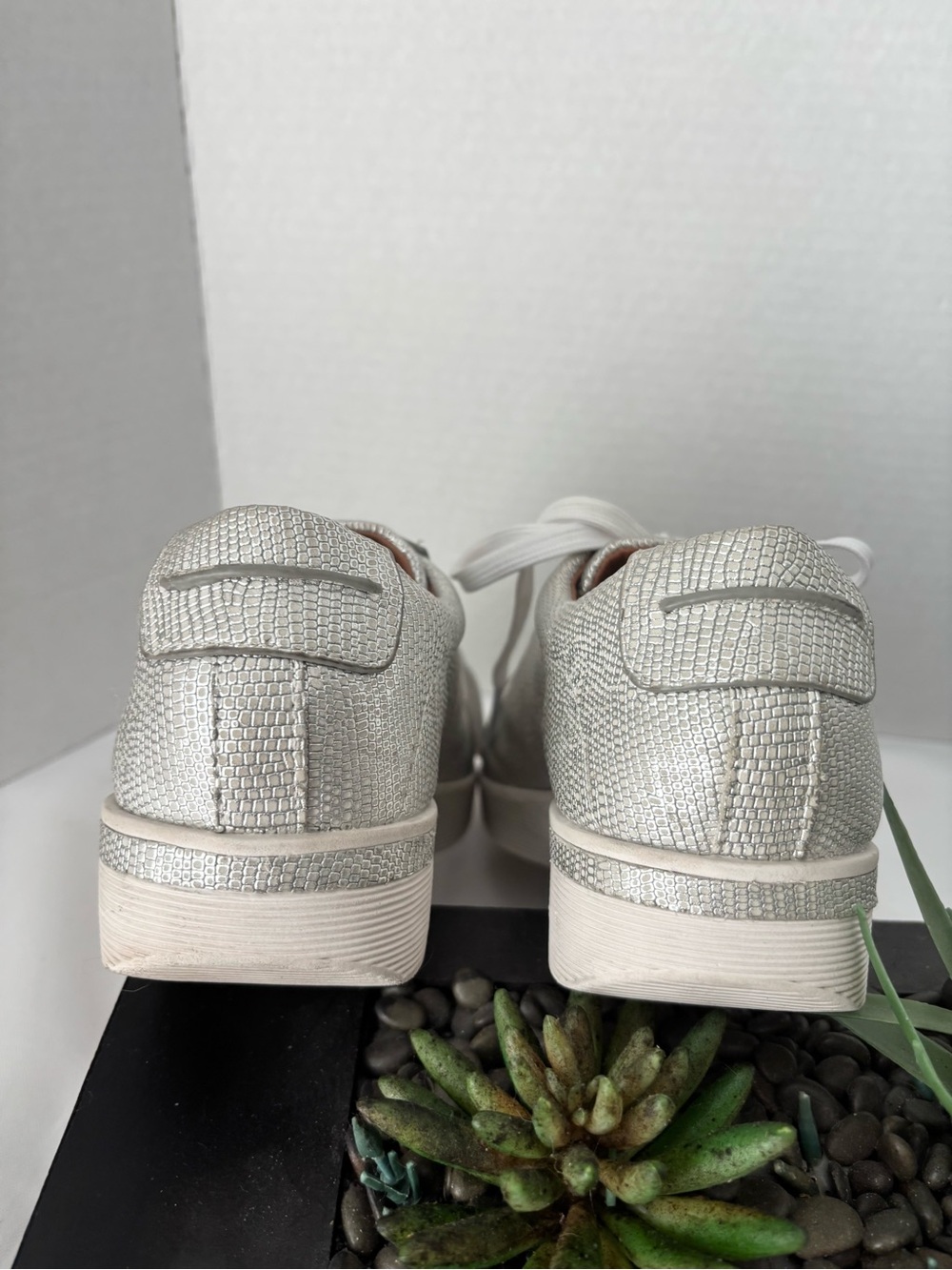 GENTLE SOUL  by Kenneth Cole  platform with silver lace up leather sneakers SZ 7 - Picture 6 of 10
